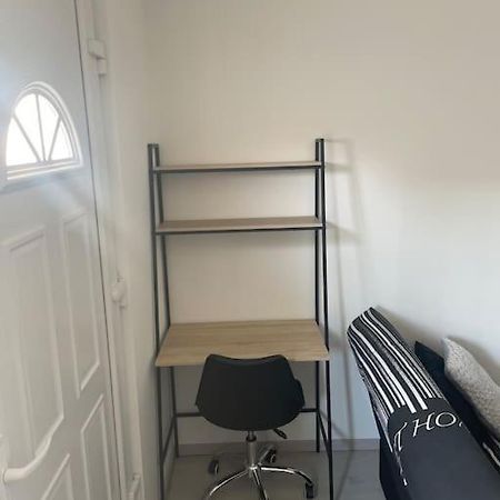 Charmant Appartement Avec Parking Privee Buxerolles エクステリア 写真