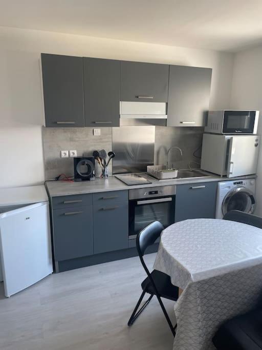 Charmant Appartement Avec Parking Privee Buxerolles エクステリア 写真