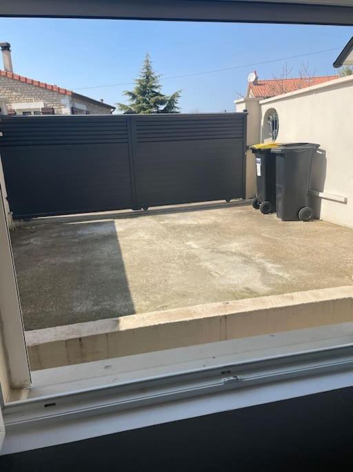 Charmant Appartement Avec Parking Privee Buxerolles エクステリア 写真