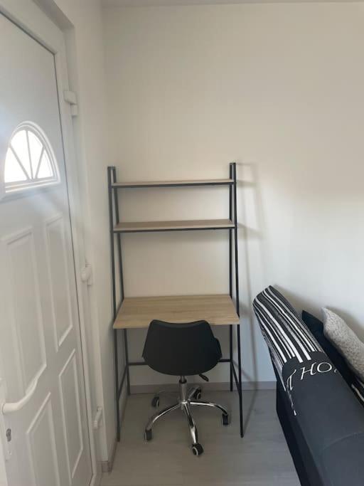Charmant Appartement Avec Parking Privee Buxerolles エクステリア 写真