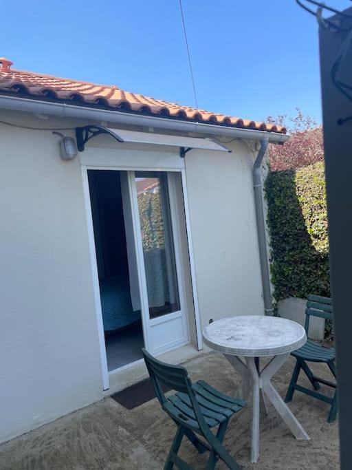 Charmant Appartement Avec Parking Privee Buxerolles エクステリア 写真